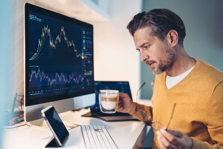 Two trading accounts side by side, labeled retail and prop trading, showing different capital and risk levels.